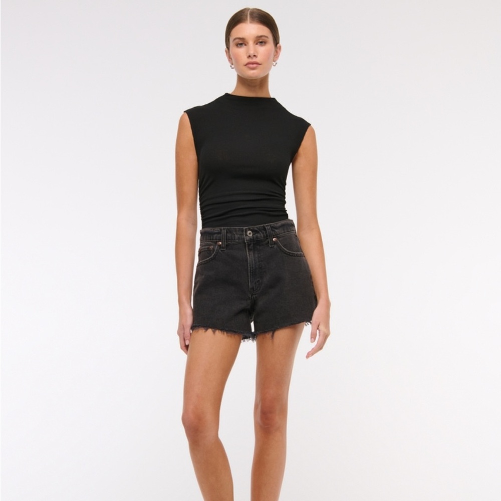 Abercrombie & Fitch 90’s Relaxed High Rise Cut Off Shorts